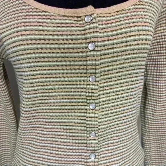 Levi’s Britt Long Sleeve Snap Front Tops Size Medium Frappe Brown
Slim Fit - Picture 2 of 10